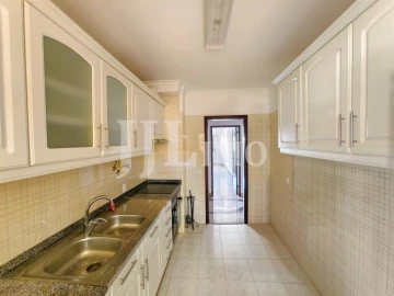 Apartamento T5 para Venda em Carcavelos e Parede