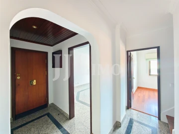 Apartamento T5 para Venda em Carcavelos e Parede