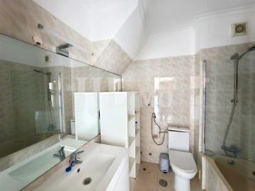 Apartamento T5 para Venda em Carcavelos e Parede
