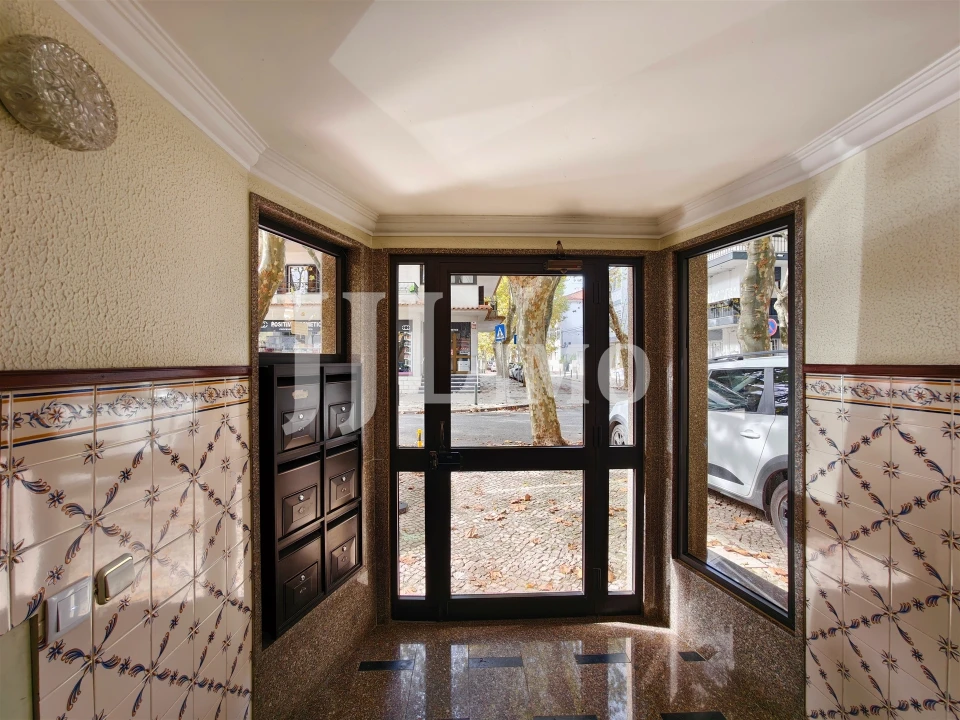 Apartamento T5 para Venda em Carcavelos e Parede Foto 3