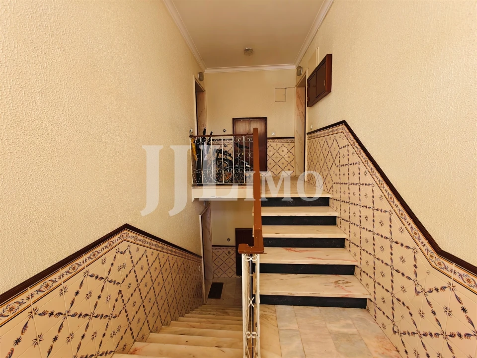 Apartamento T5 para Venda em Carcavelos e Parede Foto 37