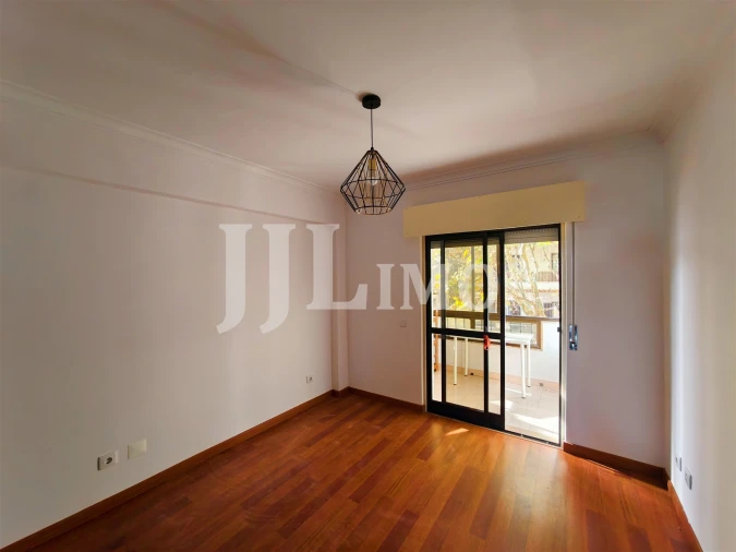 Apartamento T5 para Venda em Carcavelos e Parede Foto 8