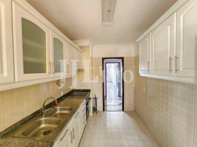 Apartamento T5 para Venda em Carcavelos e Parede Foto 17