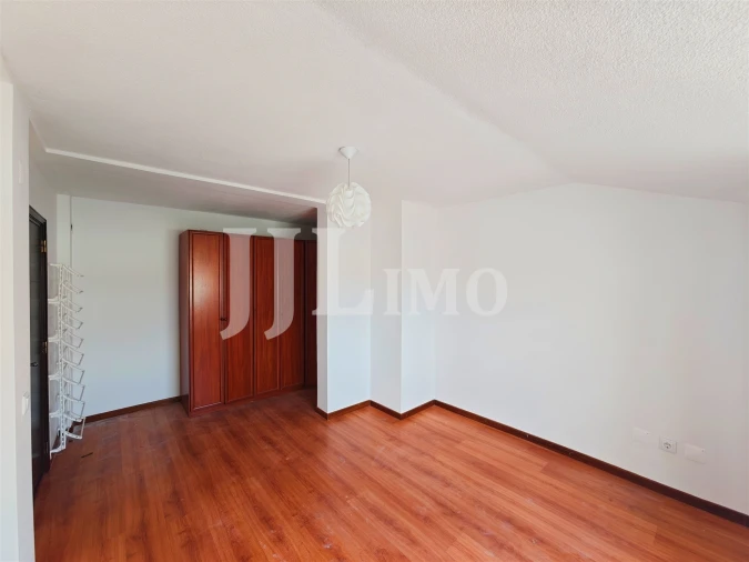 Apartamento T5 para Venda em Carcavelos e Parede Foto 26