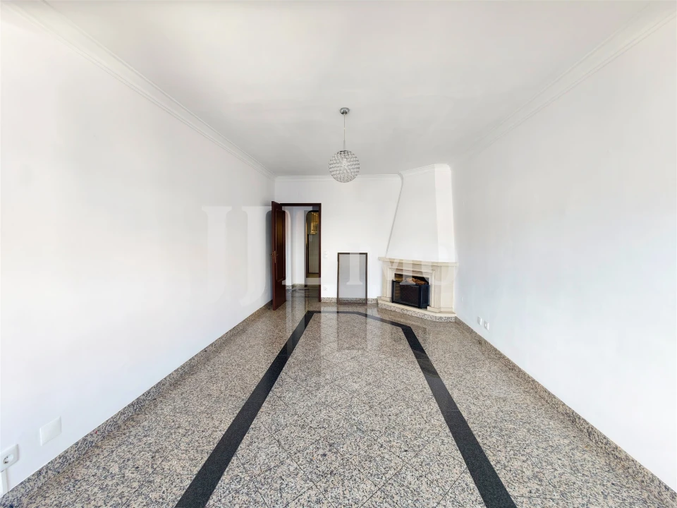 Apartamento T5 para Venda em Carcavelos e Parede Foto 1