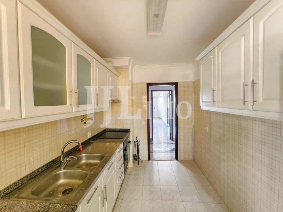 Apartamento T5 para Venda em Carcavelos e Parede Foto 17