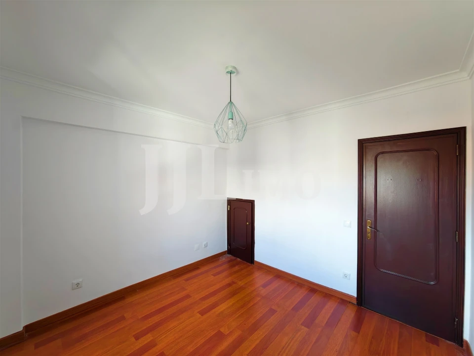 Apartamento T5 para Venda em Carcavelos e Parede Foto 15