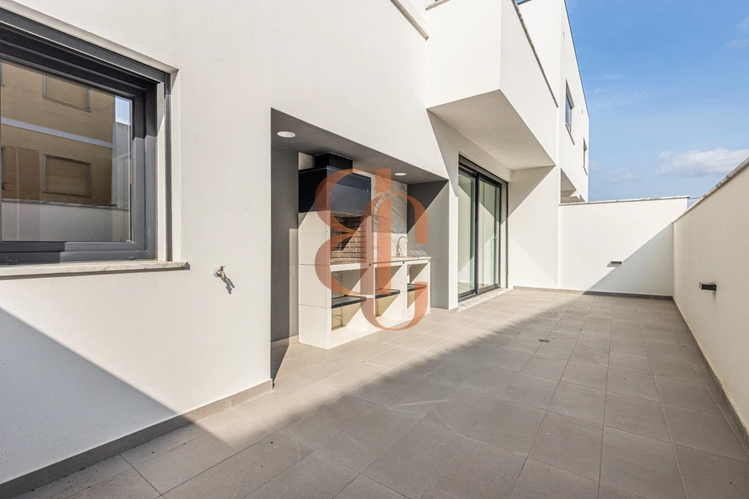 Moradia T3 para Venda em Rio Maior Foto 2