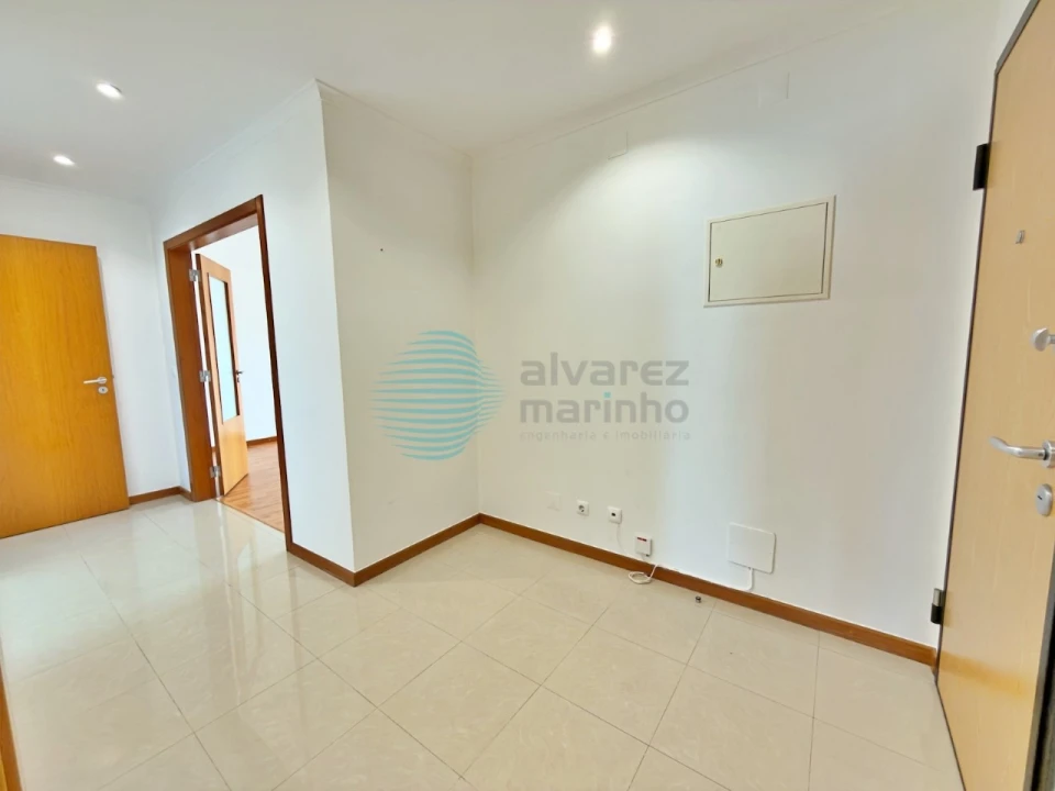 Apartamento T2 para Venda em Santa Maria, São Pedro e Matacães Foto 3