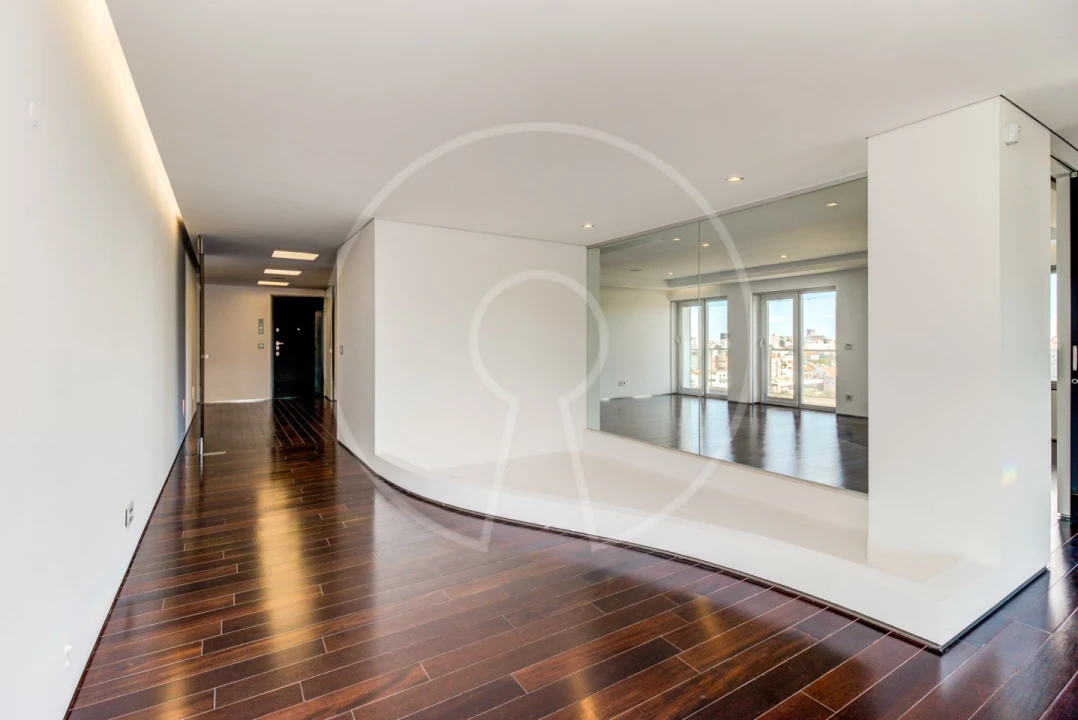 Apartamento T6 para Venda em Avenidas Novas Foto 8