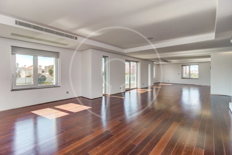 Apartamento T6 para Venda em Avenidas Novas Foto 7