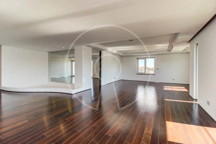 Apartamento T6 para Venda em Avenidas Novas Foto 10