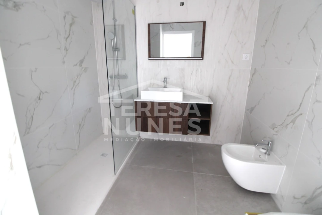 Apartamento T2 para Venda em Quinta do Conde Foto 3