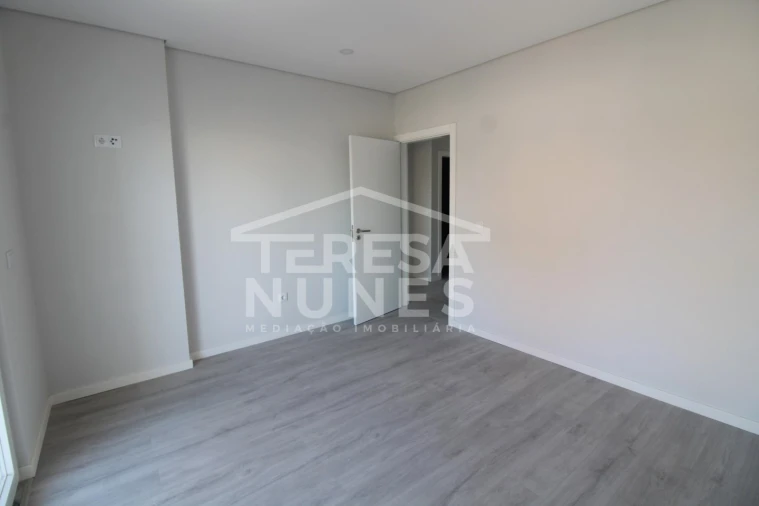 Apartamento T2 para Venda em Quinta do Conde Foto 8