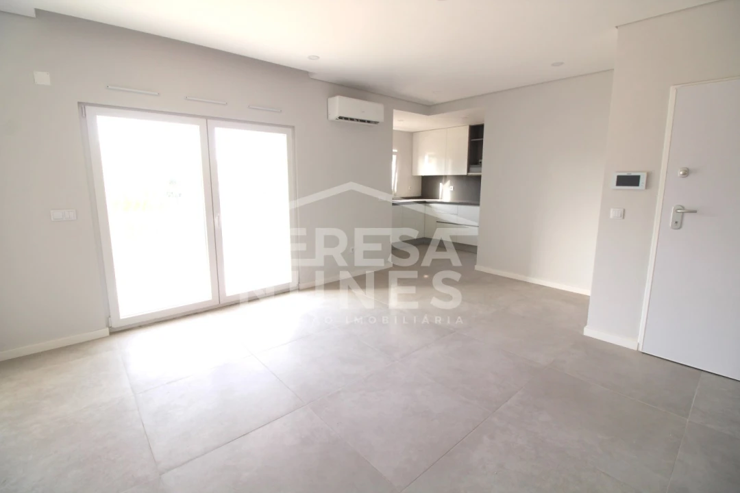 Apartamento T2 para Venda em Quinta do Conde Foto 3