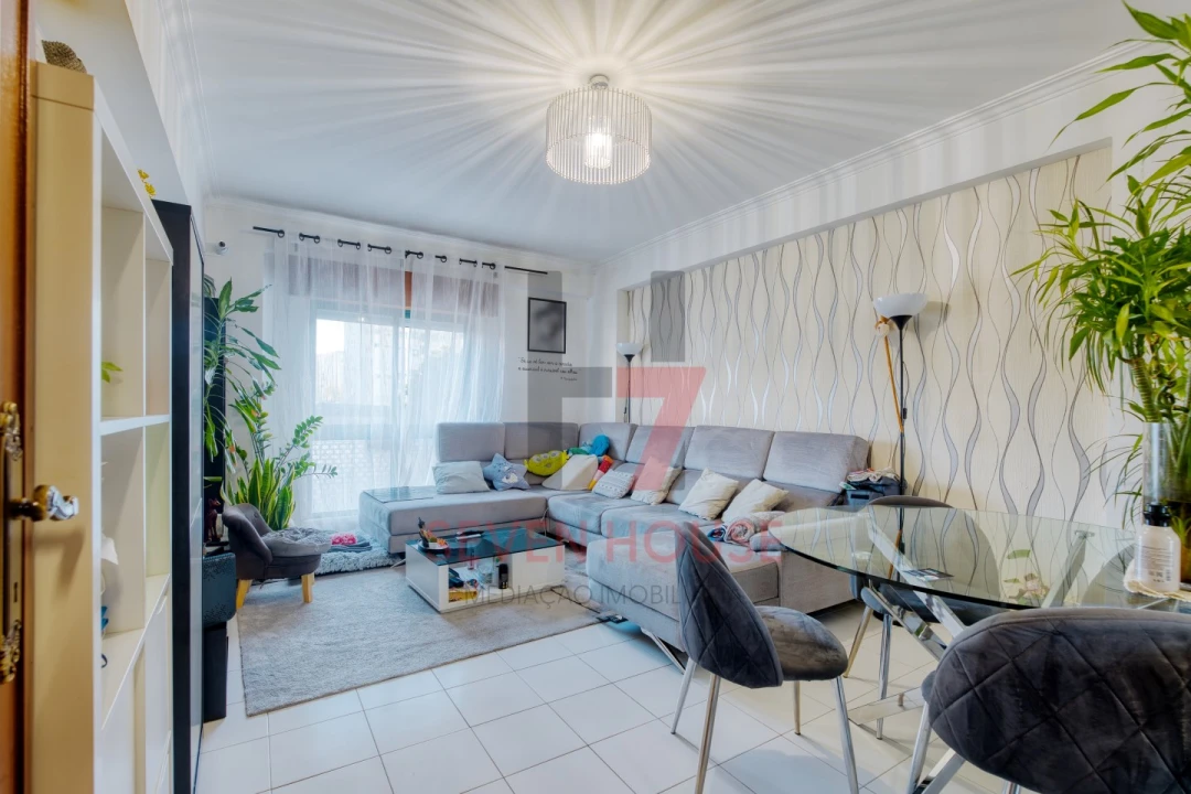 Apartamento T2 para Venda em Santo António dos Cavaleiros e Frielas Foto 2