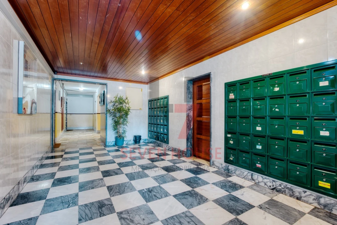 Apartamento T2 para Venda em Santo António dos Cavaleiros e Frielas Foto 4