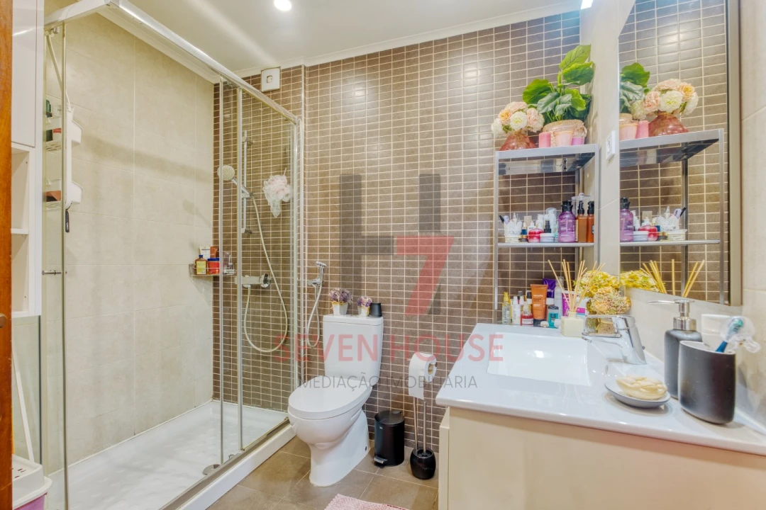 Apartamento T2 para Venda em Santo António dos Cavaleiros e Frielas Foto 19