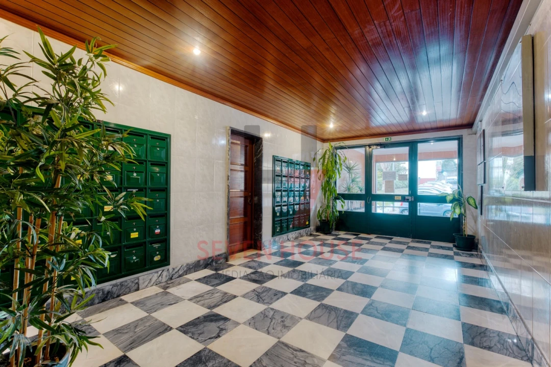 Apartamento T2 para Venda em Santo António dos Cavaleiros e Frielas Foto 31