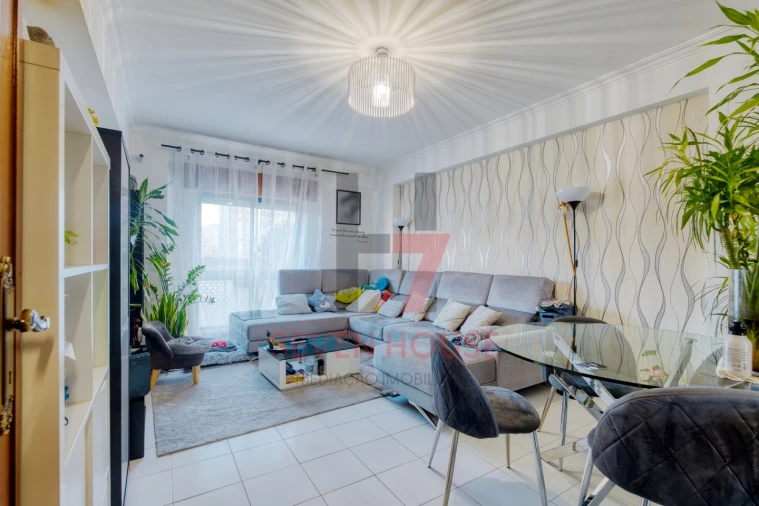 Apartamento T2 para Venda em Santo António dos Cavaleiros e Frielas Foto 2