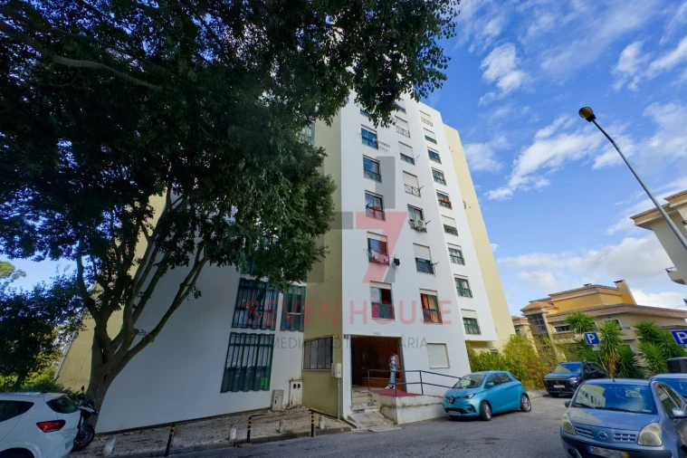 Apartamento T2 para Venda em Santo António dos Cavaleiros e Frielas Foto 3