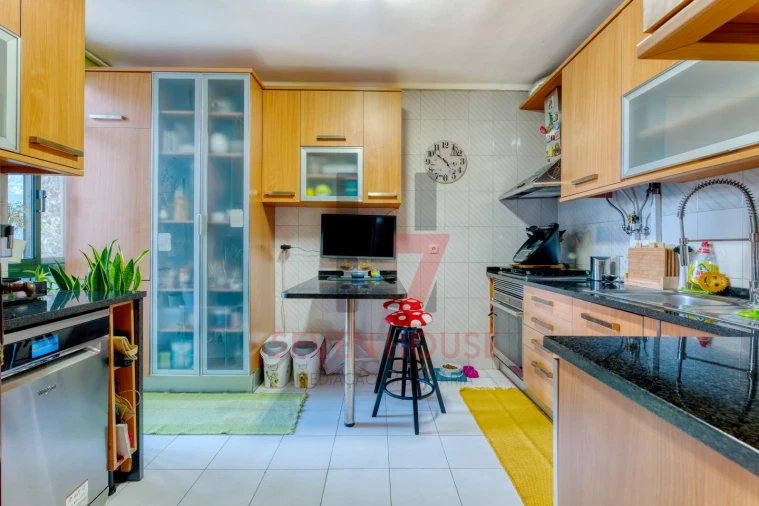 Apartamento T2 para Venda em Santo António dos Cavaleiros e Frielas Foto 8