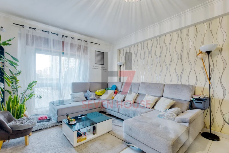 Apartamento T2 para Venda em Santo António dos Cavaleiros e Frielas