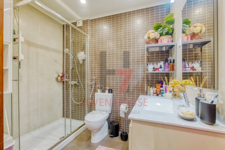 Apartamento T2 para Venda em Santo António dos Cavaleiros e Frielas Foto 19