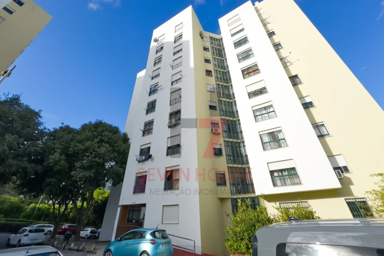 Apartamento T2 para Venda em Santo António dos Cavaleiros e Frielas Foto 32