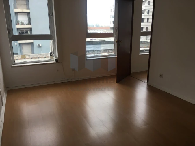 Escritório para Arrendamento em Sé Nova, Santa Cruz, Almedina e São Bartolomeu Foto 3