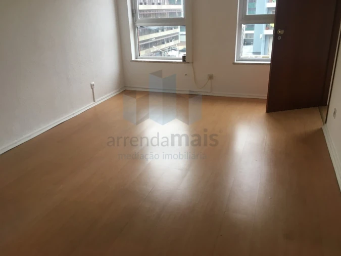 Escritório para Arrendamento em Sé Nova, Santa Cruz, Almedina e São Bartolomeu Foto 4