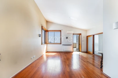 Apartamento T3 para Arrendamento em Cedofeita, Santo Ildefonso, Sé, Miragaia, São Nicolau e Vitória