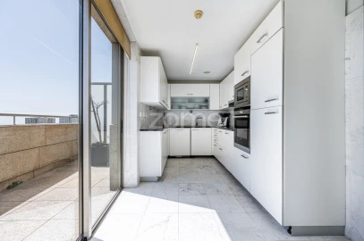 Apartamento T3 para Arrendamento em Cedofeita, Santo Ildefonso, Sé, Miragaia, São Nicolau e Vitória