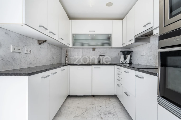 Apartamento T3 para Arrendamento em Cedofeita, Santo Ildefonso, Sé, Miragaia, São Nicolau e Vitória Foto 7