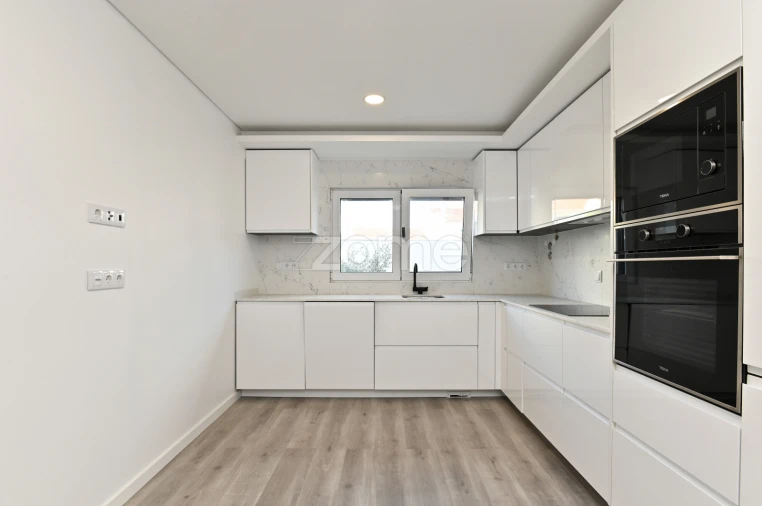 Moradia T3 para Venda em Rio de Mouro Foto 4