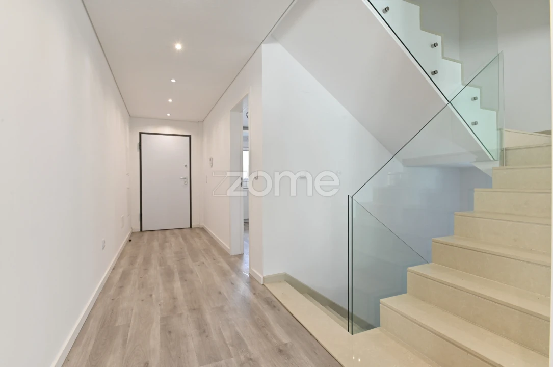 Moradia T3 para Venda em Rio de Mouro Foto 2