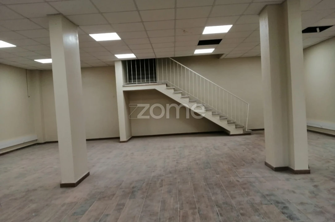 Terreno Comércio / Armazém para Arrendamento em Águas Livres Foto 1