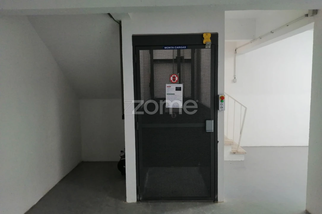 Terreno Comércio / Armazém para Arrendamento em Águas Livres Foto 37