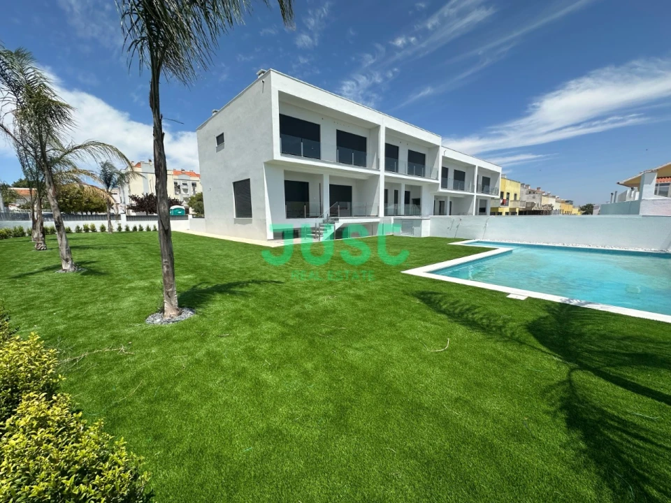 Moradia T3 para Venda em Charneca de Caparica e Sobreda Foto 1