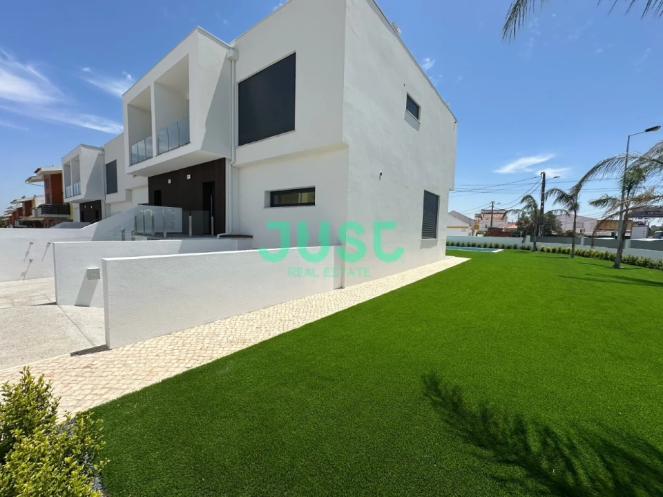 Moradia T3 para Venda em Charneca de Caparica e Sobreda Foto 9