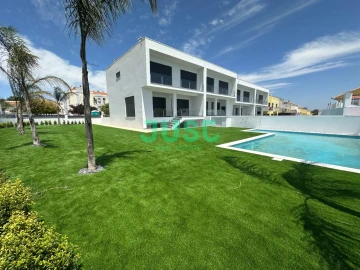 Moradia T3 para Venda em Charneca de Caparica e Sobreda