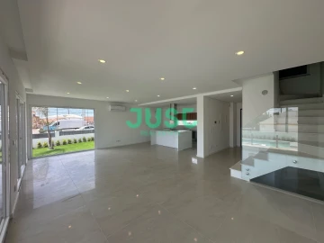 Moradia T3 para Venda em Charneca de Caparica e Sobreda