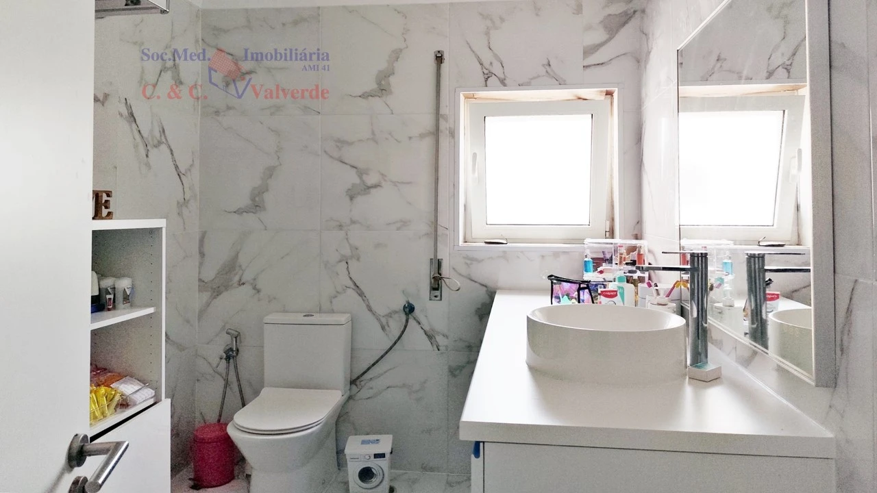 Apartamento T2 para Venda em A dos Cunhados e Maceira Foto 15