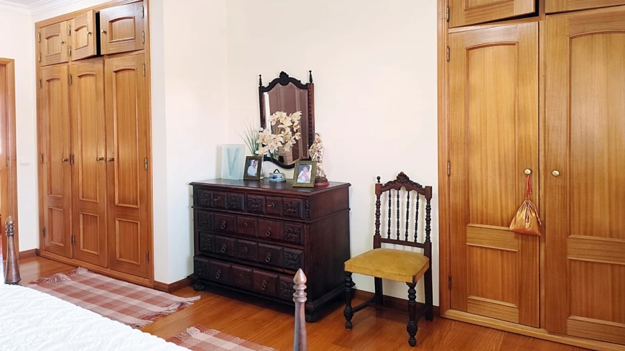 Moradia T4 para Venda em Silveira Foto 23