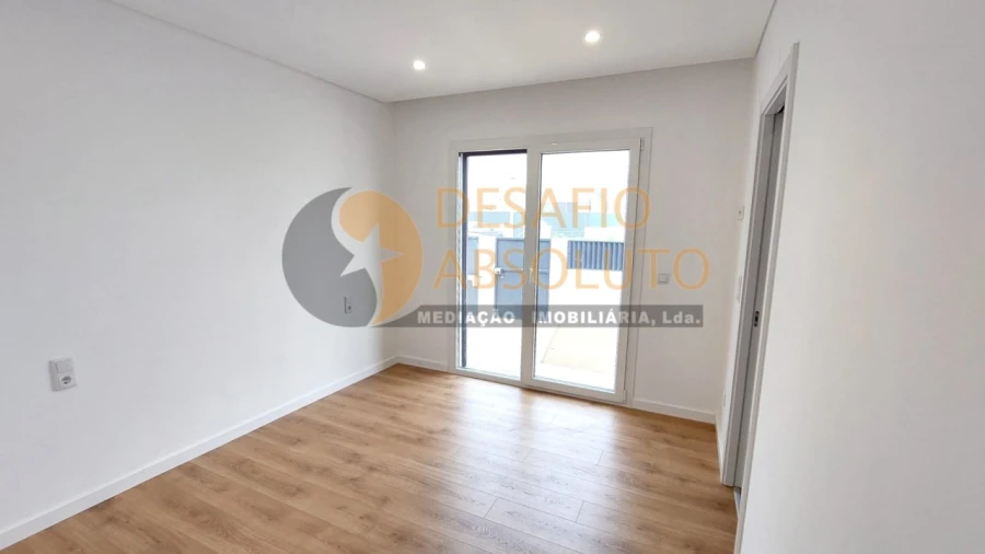 Moradia T3 para Venda em Fernao Ferro Foto 11