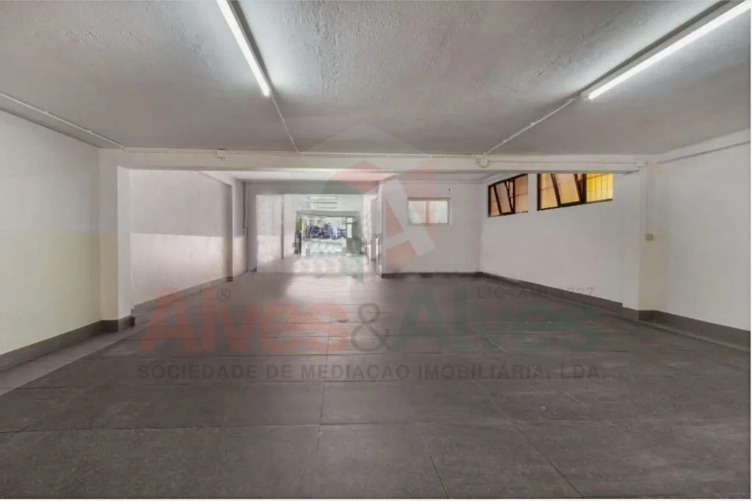 Armazém para Venda em Ramalde Foto 1