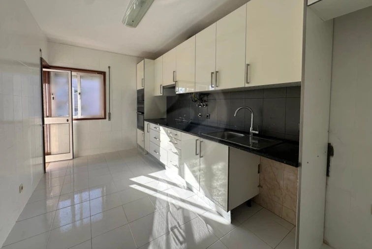 Apartamento T3 para Venda em Retorta e Tougues Foto 23