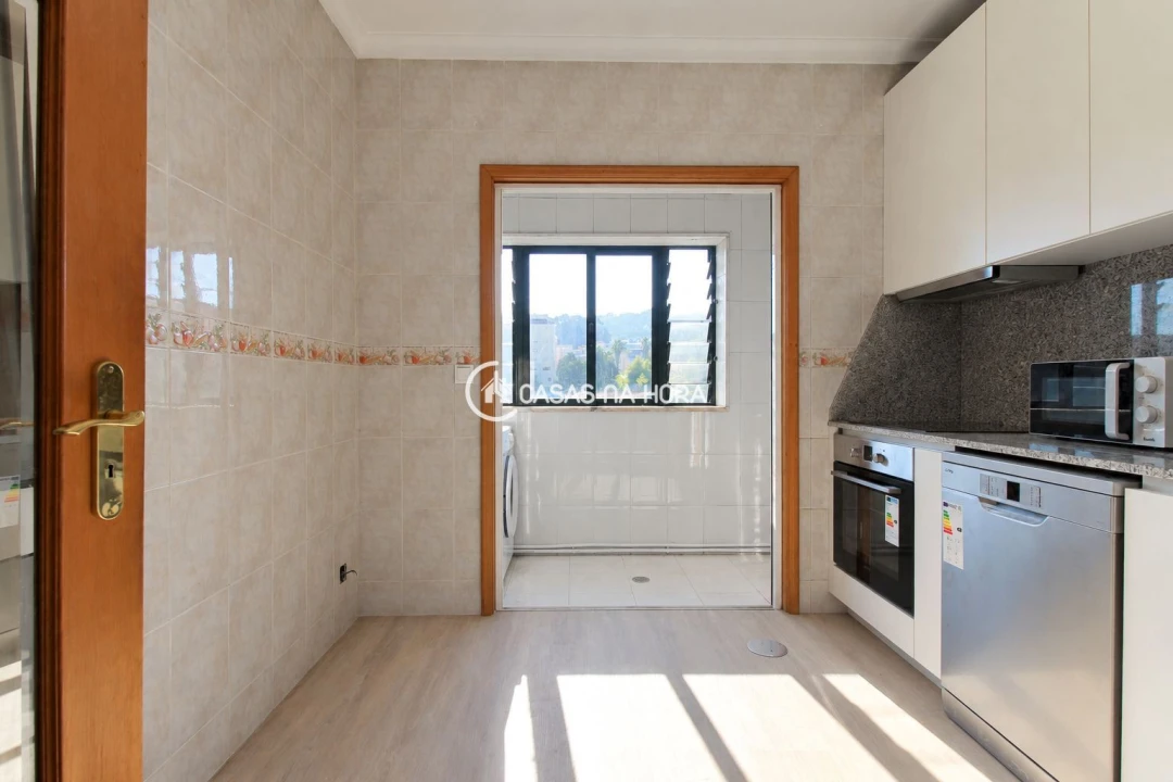 Apartamento T3 para Arrendamento em Oliveira do Douro Foto 14