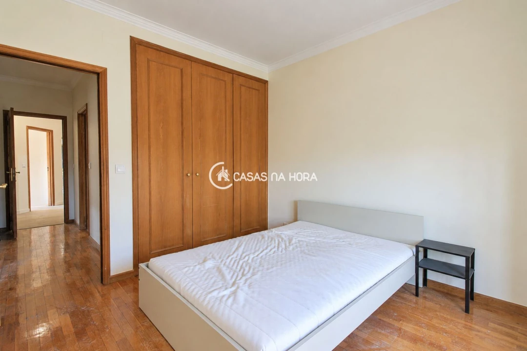 Apartamento T3 para Arrendamento em Oliveira do Douro Foto 23