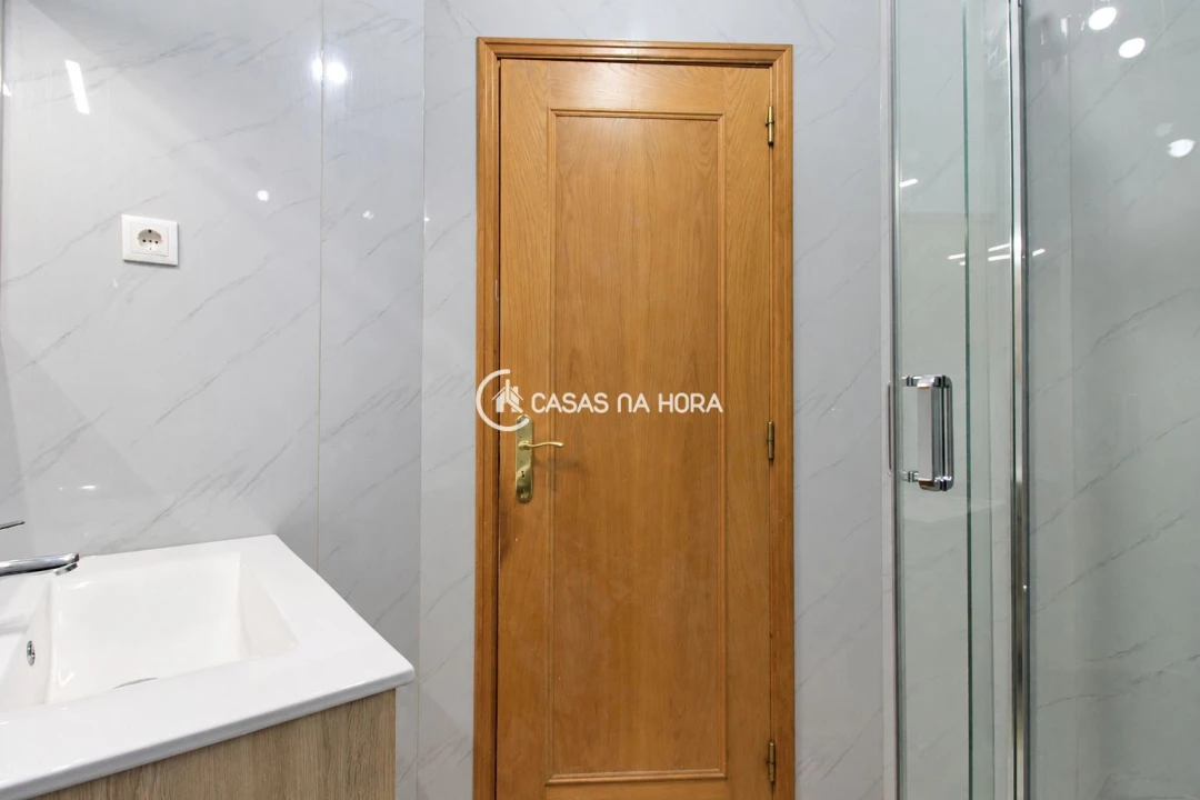 Apartamento T3 para Arrendamento em Oliveira do Douro Foto 24